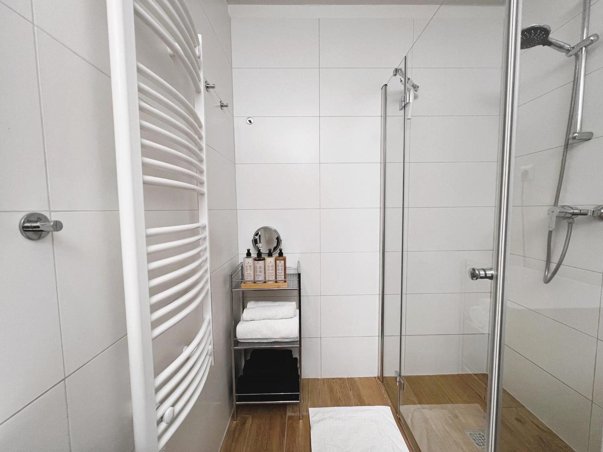 Luxe Central Studio With Pool, Parking & Ac Budapest Exterior photo