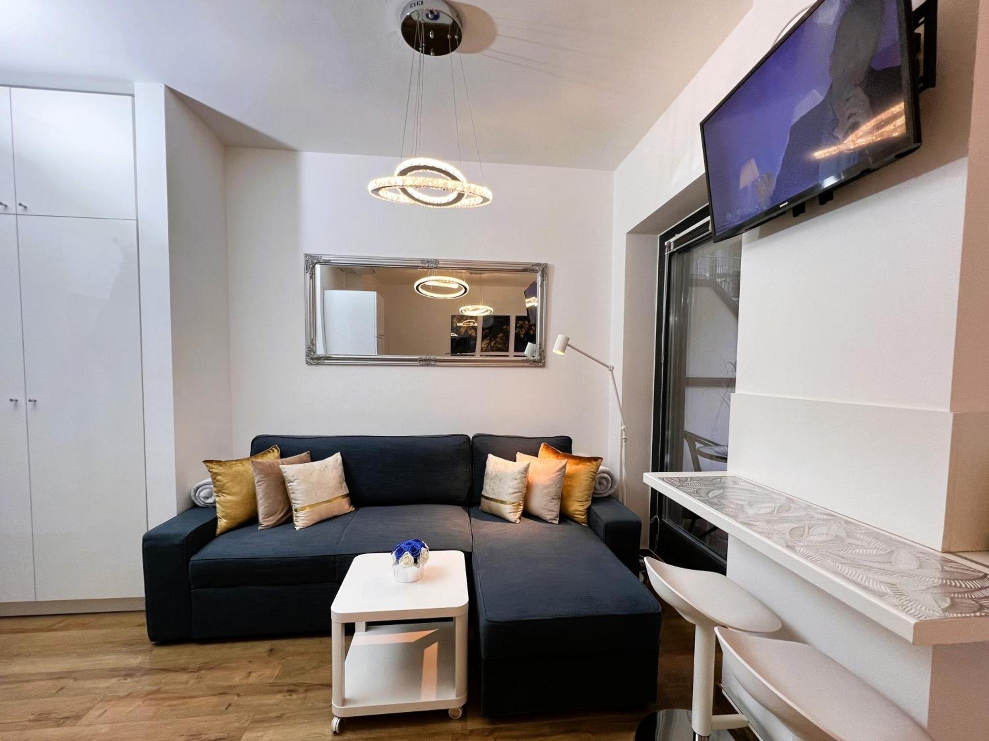 Luxe Central Studio With Pool, Parking & Ac Budapest Exterior photo